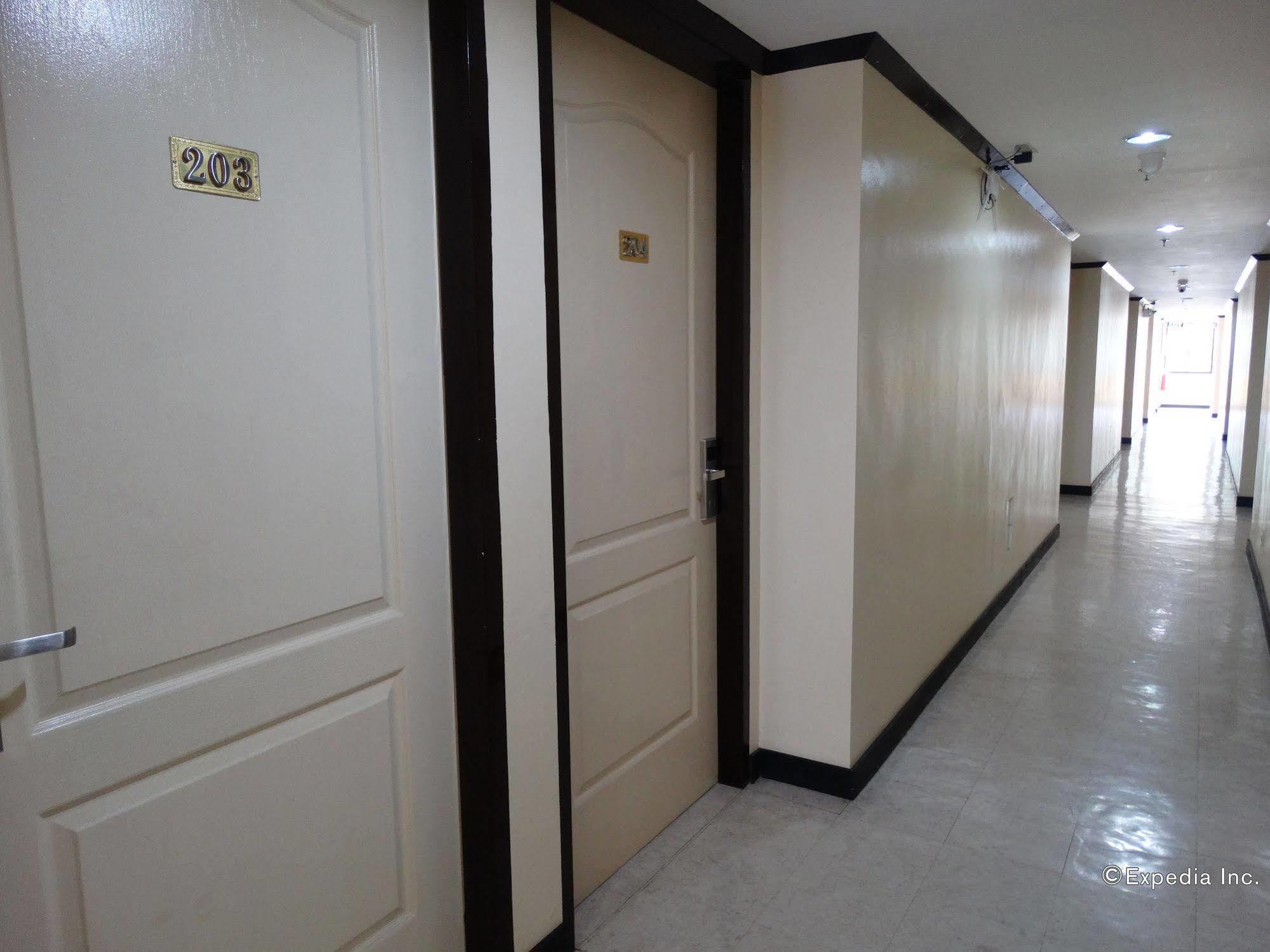 เรดดอร์ซ พลัส เนียร์ ริซัล จังค์ชั่น Hotel Puerto Princesa ภายนอก รูปภาพ