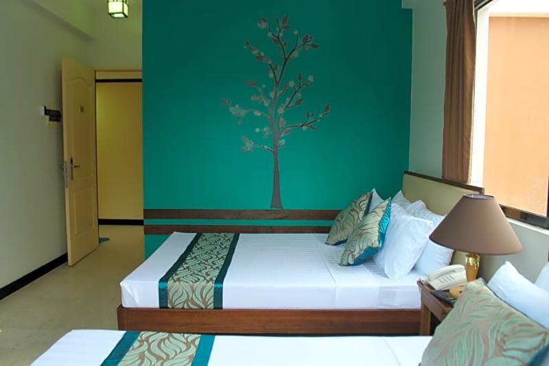 เรดดอร์ซ พลัส เนียร์ ริซัล จังค์ชั่น Hotel Puerto Princesa ภายนอก รูปภาพ
