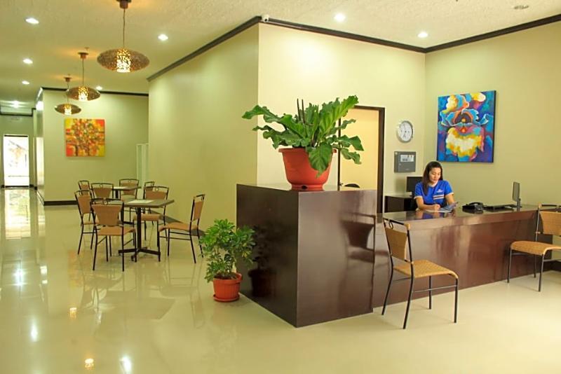 เรดดอร์ซ พลัส เนียร์ ริซัล จังค์ชั่น Hotel Puerto Princesa ภายนอก รูปภาพ