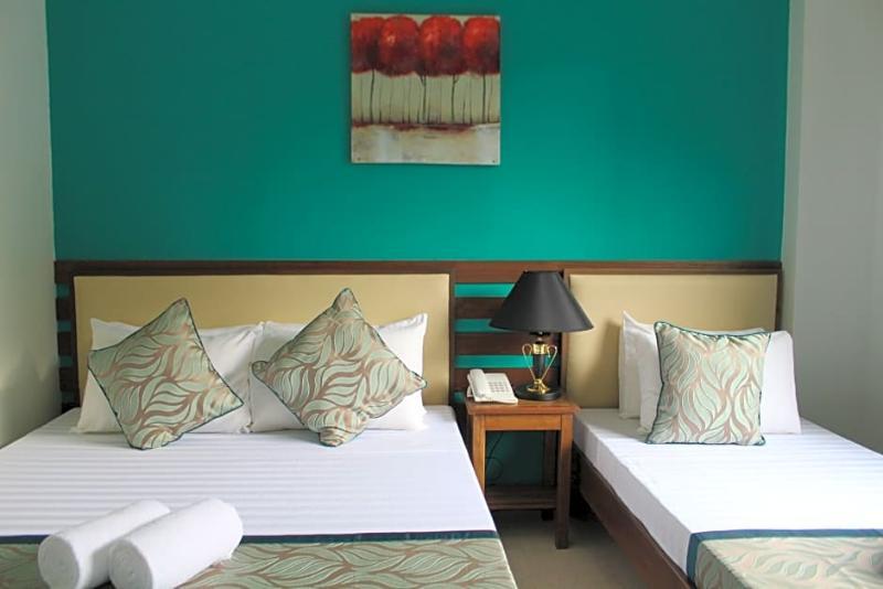 เรดดอร์ซ พลัส เนียร์ ริซัล จังค์ชั่น Hotel Puerto Princesa ภายนอก รูปภาพ