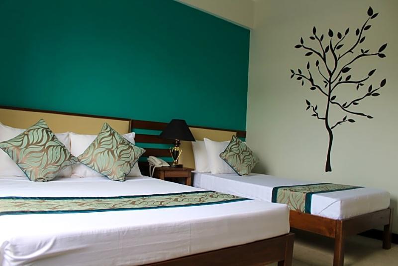 เรดดอร์ซ พลัส เนียร์ ริซัล จังค์ชั่น Hotel Puerto Princesa ภายนอก รูปภาพ